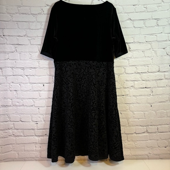 Lands End Black Velvet Baroque Dress - Picture 2 of 8